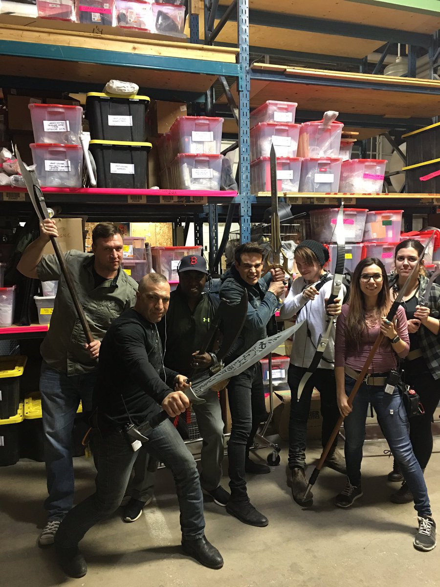 TMI_Uruguay's tweet photo. About #AlbertoTakeover #Shadowhunters #ShadowhuntersSeason2 #PropsDept #SoundDept #TransportationDept @arosende https://t.co/x63eqG4j6R