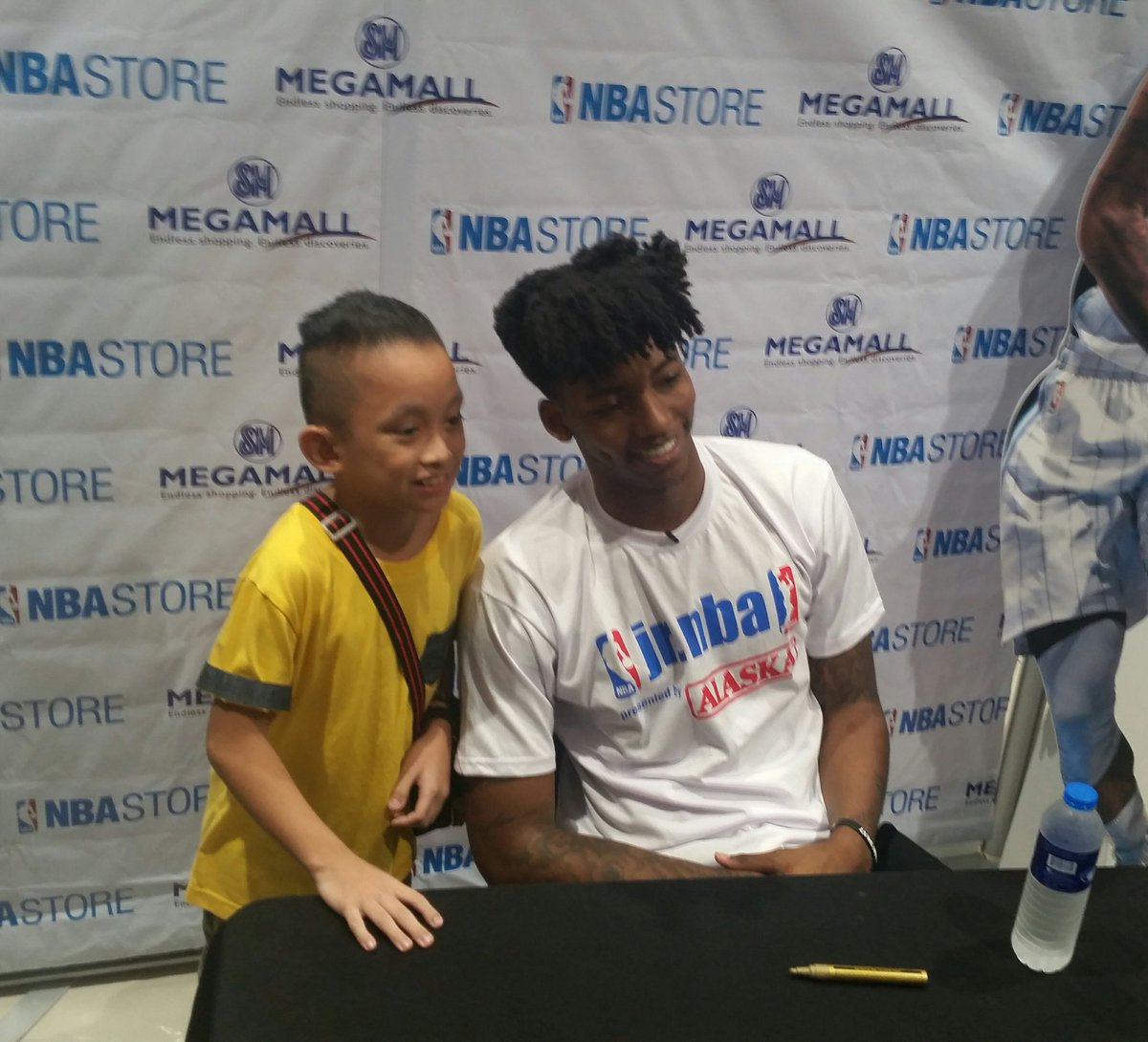 NBA_Philippines's tweet photo. One of the many lucky fans that got up close with @elfrid Payton. #JrNBAPh2017 https://t.co/fV4htfQltM