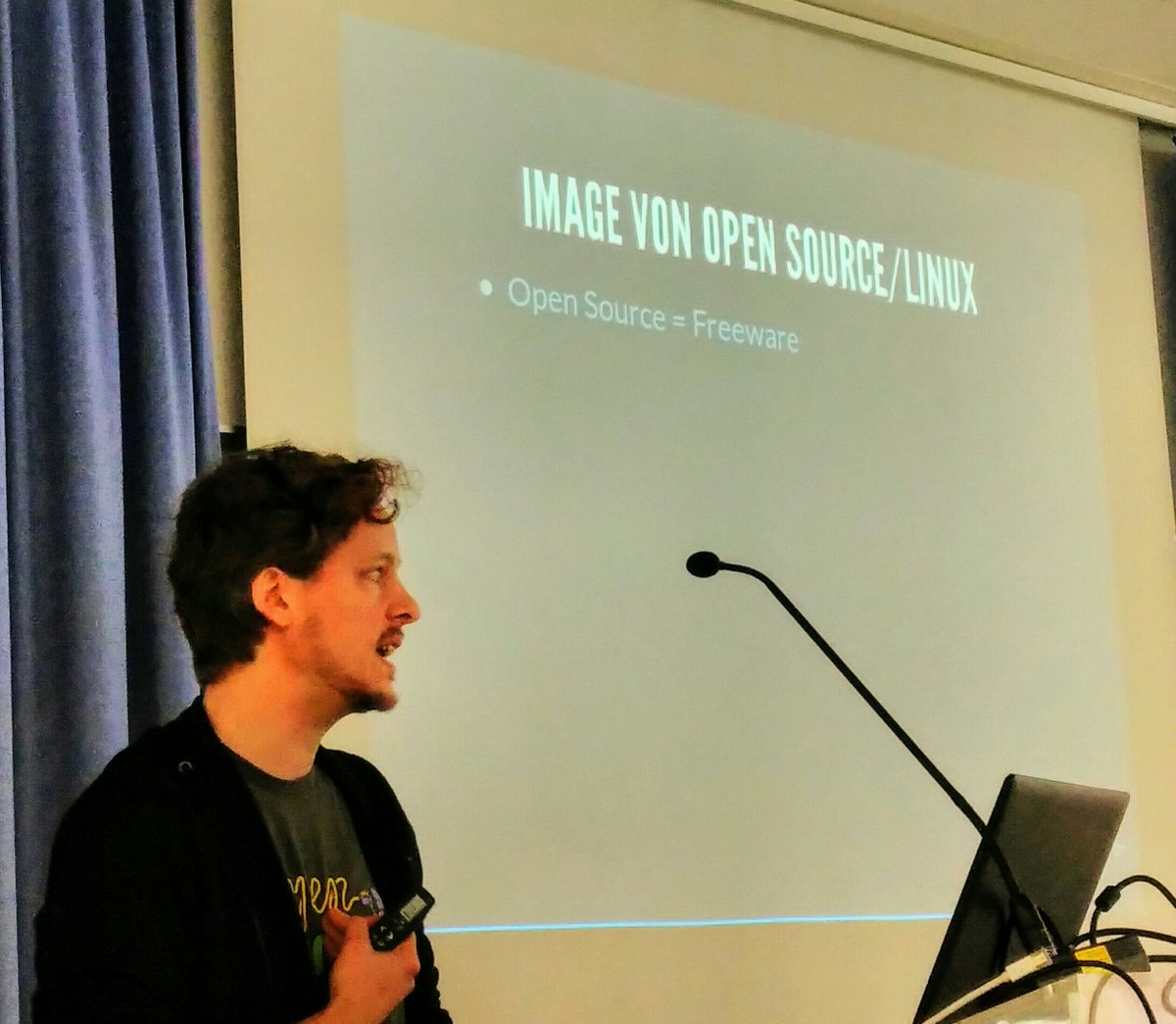 LinuxwochenLinz's tweet photo. Opening keynote der #LWL17 - und der Raum ist voll :) https://t.co/hxzpEuMsNY