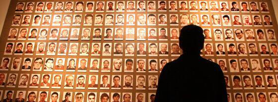 #CumpleañosGC
Nunca olvidaremos a los Guardias Civiles que han muerto protegiéndonos a todos
guardiacivil.es/es/institucion… … … …