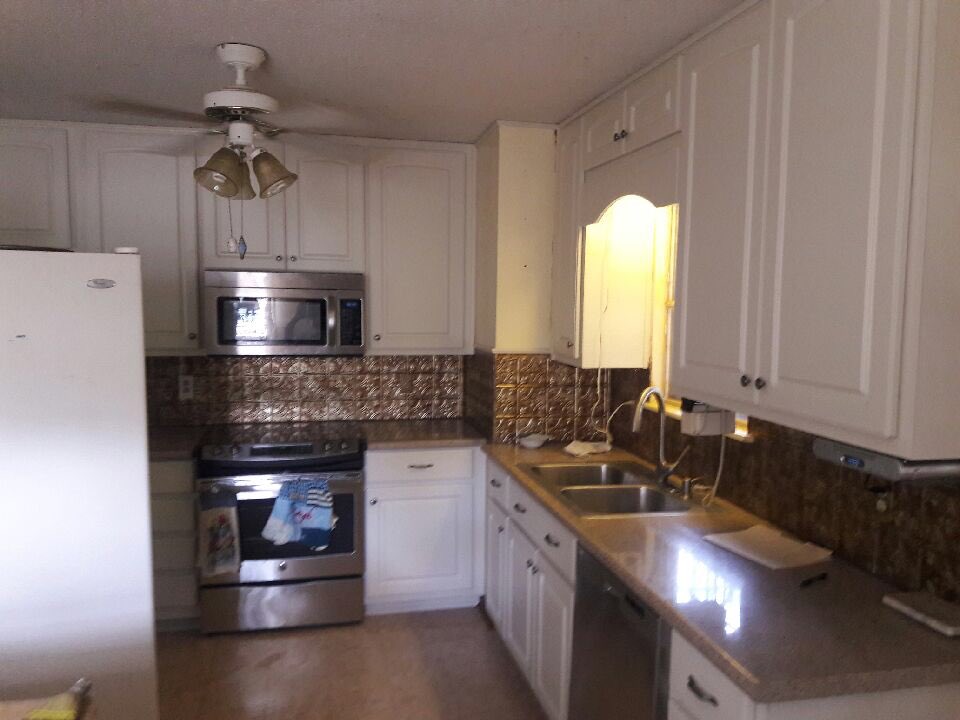 KellyHDIBI's tweet photo. #HDIREFACE another fabulous kitchen transformation before and after @HDIdiana https://t.co/sQ5YRYOU0Q