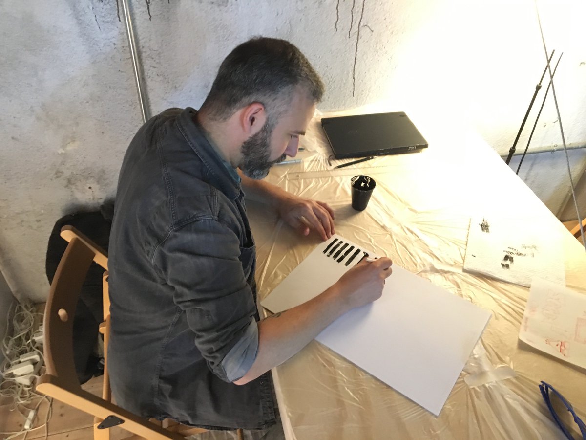 Factoriamadrid's tweet photo. En pleno proceso de creación de letras de estilo chillante con #CargaMaxima @Procesos_C #lettering #diseño https://t.co/eN7oZdQliY