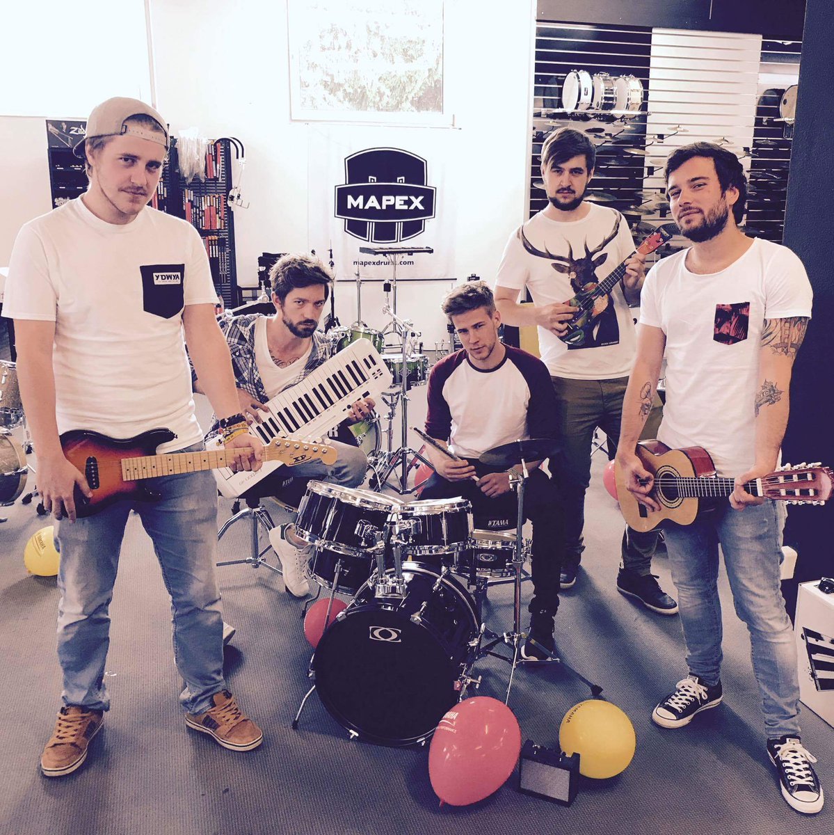 KompassNord's tweet photo. Wir spielen um 14 Uhr eine KLEINE, aber feine Acousticshow im Roxor Rockstore Wolfsberg. Kommen!!
Außerdem gibts unseren Merch im Abverkauf! https://t.co/YNOw8fEJGu