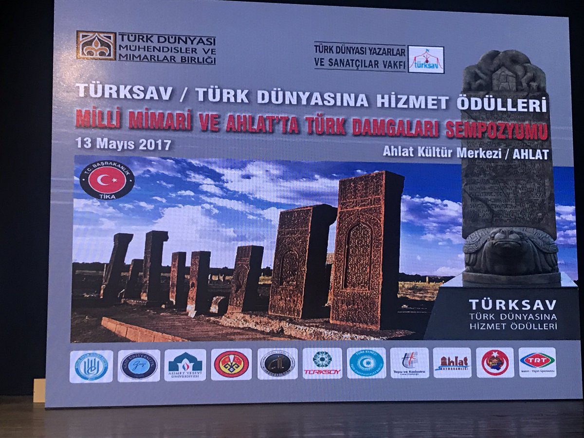 Ahlat'a çıkartma yapan TDMMB liği ödül törenini iki vali,iki müsteşar ve on Genel Müdürle yapmaktayız.