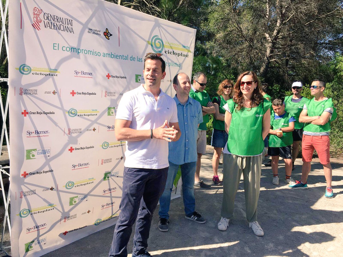 Cicloplast_com's tweet photo. Arrancan las actividades en Valencia con el Director de Calidad de Medio Ambiente. #VoluntariadoVerdeCicloplast #EuropeCleanUpDay https://t.co/jgE5SMu5rS