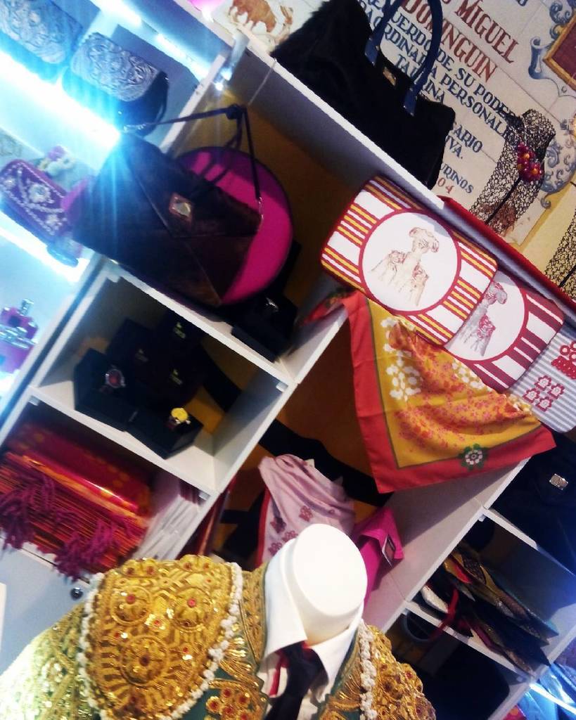 Toroshopping's tweet photo. Así de bonito, y lleno de #complementostaurinos, lucen nuestros stands en la plaza de toros de #LasVentas. Ya estamos en San Isidro y hay q… https://t.co/NsjH4SuLtd