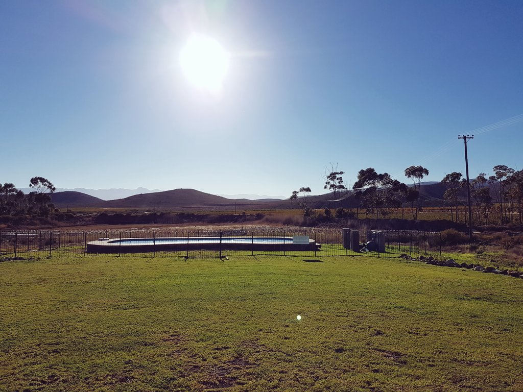 HOT_OVEN's tweet image. Waking up to this beautiful view in the country @windfallwine #ShadesofAutumn #countryliving #visitlangeberg