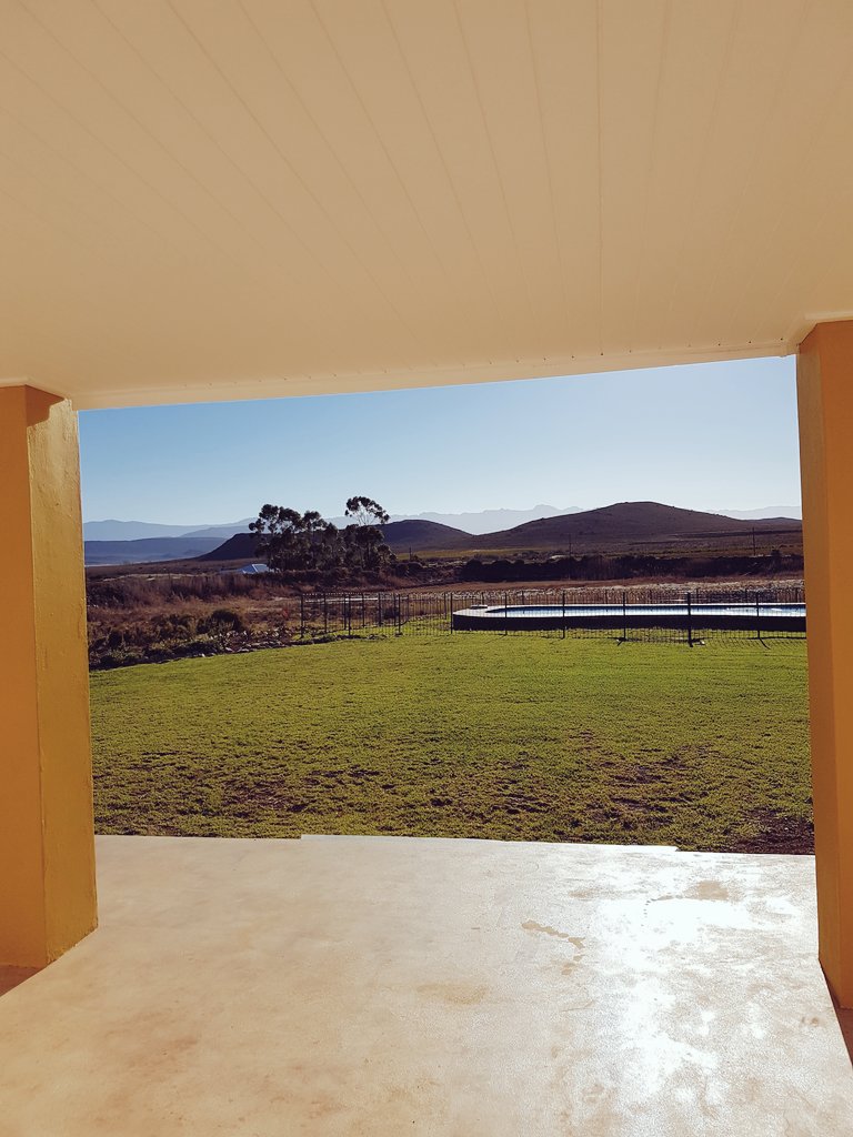 HOT_OVEN's tweet image. Waking up to this beautiful view in the country @windfallwine #ShadesofAutumn #countryliving #visitlangeberg
