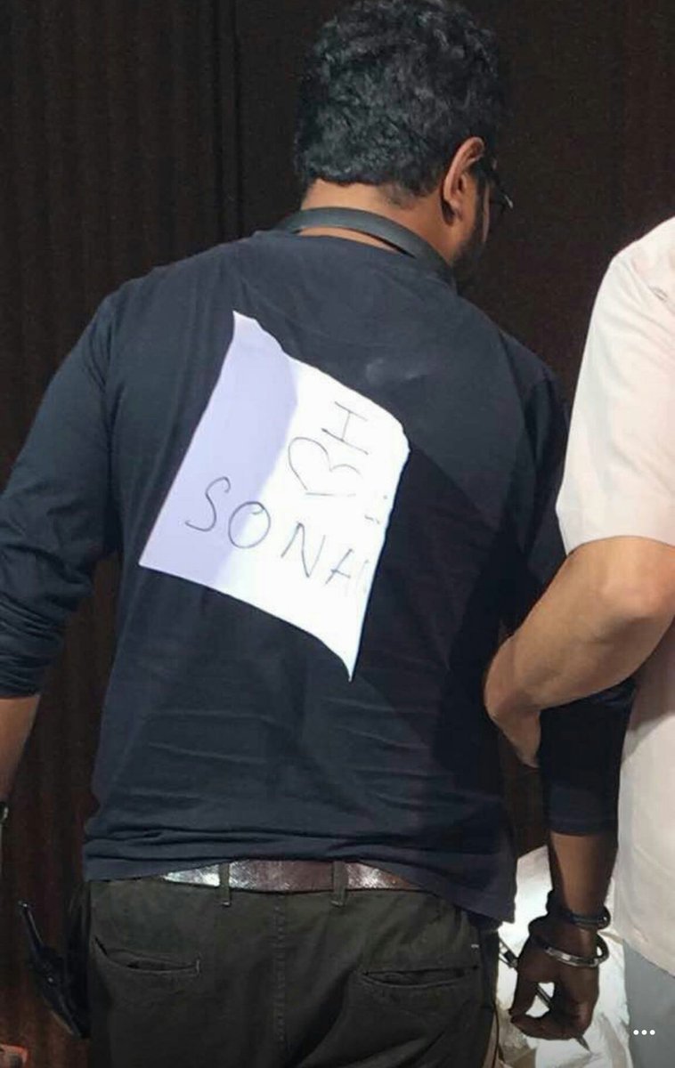 A crazy Sonaholic be like ❤ [Via- <a href="/sonamakapoor/">Sonam K Ahuja</a>'s Instagram Story]