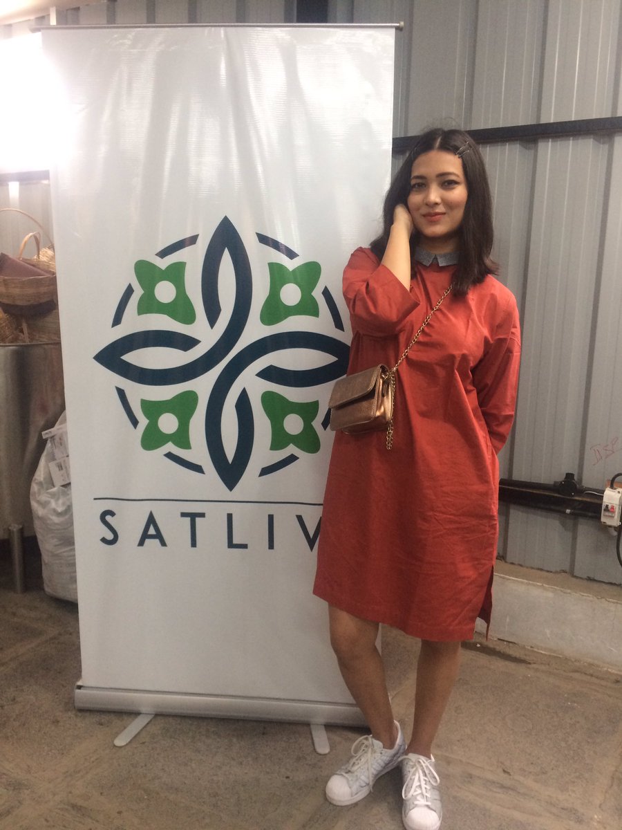 Sthevelvetradio's tweet photo. Today at the @satliva event to review their products.
Wearing @adidasoriginals and @RunawayBicycle 
#ootd #event https://t.co/PhYxVfB3OM