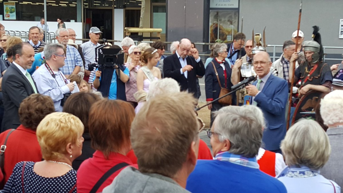 Markus_Becker's tweet photo. #ZukunftsfaehigeInfrastruktur #Meckenheim #Hauptstrasse #Spilles bedankt sich bei der #Infrastrukturmannschaft https://t.co/JNdJeoQCth