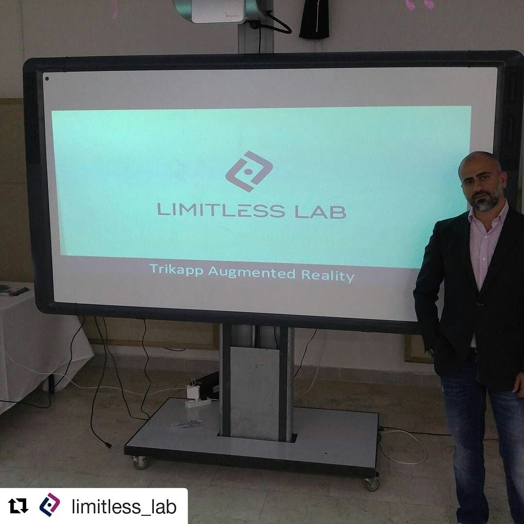 ARpreaher's tweet photo. Giving a #Lecture @USAL University on how #augmentedreality will change #education &amp; the #world #limitless_lab  #innovation @cloudpreacher https://t.co/5tf2rFUo7n