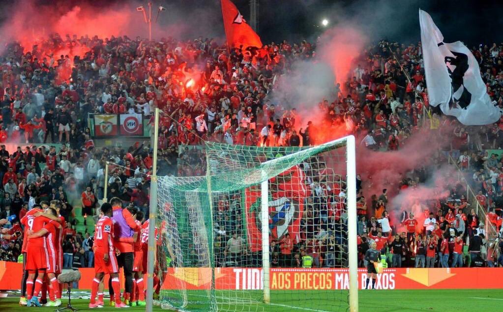 SLBENFICAA_'s tweet photo. Hoje vamos com tudo, hoje vamos fazer história, avante @SLBenfica! #CarregaBenfica https://t.co/iAxpNT5Tt4