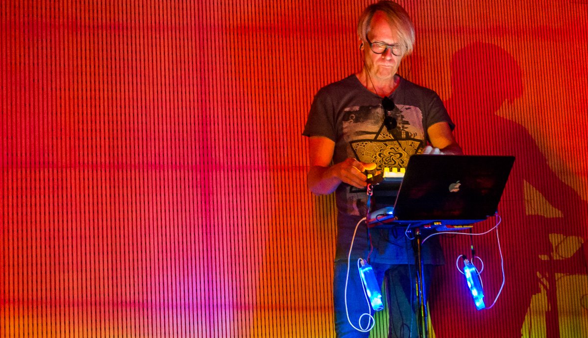 gaudiramone's tweet photo. En    Festival Radical dB 2017 @gaudiramone @etopia_ Fotos en https://t.co/M2tUb5MKvy  Video https://t.co/TWWcrrxcIy https://t.co/uckeSbIQRs