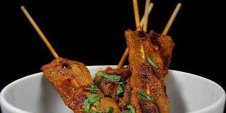 In de ene hand een saté en in de andere #bier. Om 14:45u start deze heerlijke masterclass van <a href="/stibonopleiding/">StiBON bieropleiding</a> ow.ly/FEUp30bGLbf