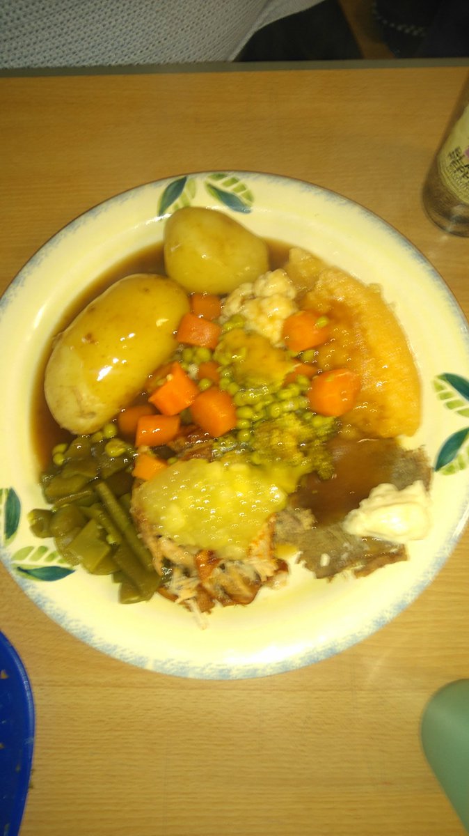 Another community roast dinner courtesy of M&amp;S and <a href="/nbrly/">neighbourly.com</a>.  #makingadifference #community #volunteering