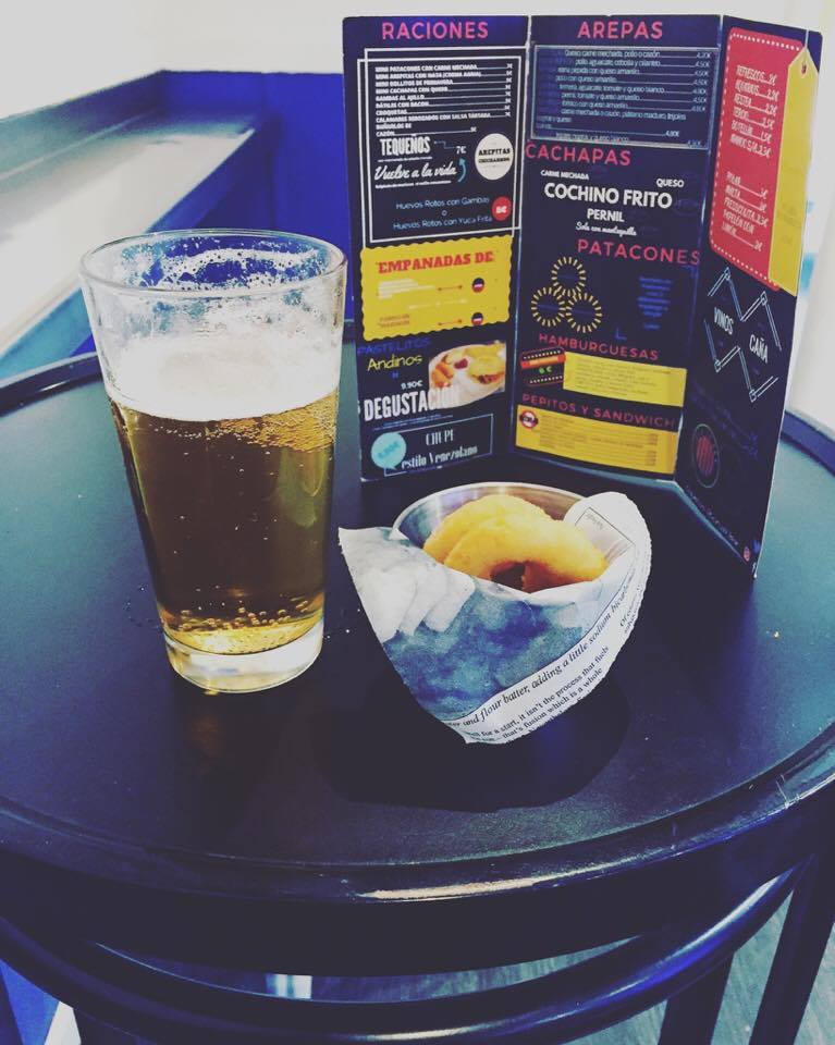 Cruz10bar's tweet photo. Celebramos #sanisidro2017 en #cruz10bar con #cerveza , #comidavenezolana, #cocktails y #copas!! Al estilo de #Venezuela #venezolanosenmadrid https://t.co/fUOsbg6HIm