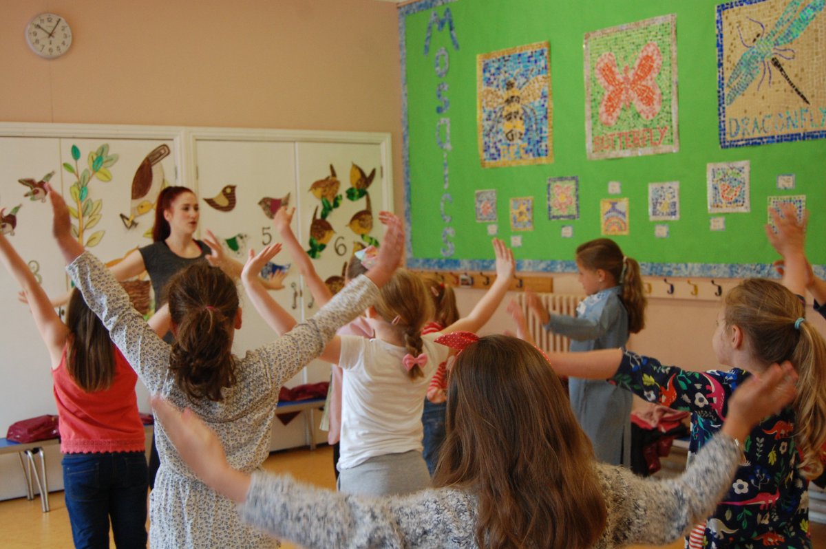 TheQueensSchool's tweet photo. Fabulous Little Linguists event in full flow. #Mandarin #Fremch #Spanish #Dance #Fun #EnjoytheChallenge #Weseepotential https://t.co/Lxr1yrtxLX