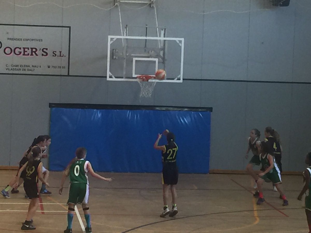 ASRBasketAlmeda's tweet photo. #M1F Derrota fora de casa @cbvilassar_dalt 82-65 @BasketAlmeda #nuncadejesdesoñarensermetralleta https://t.co/sg21stADfa