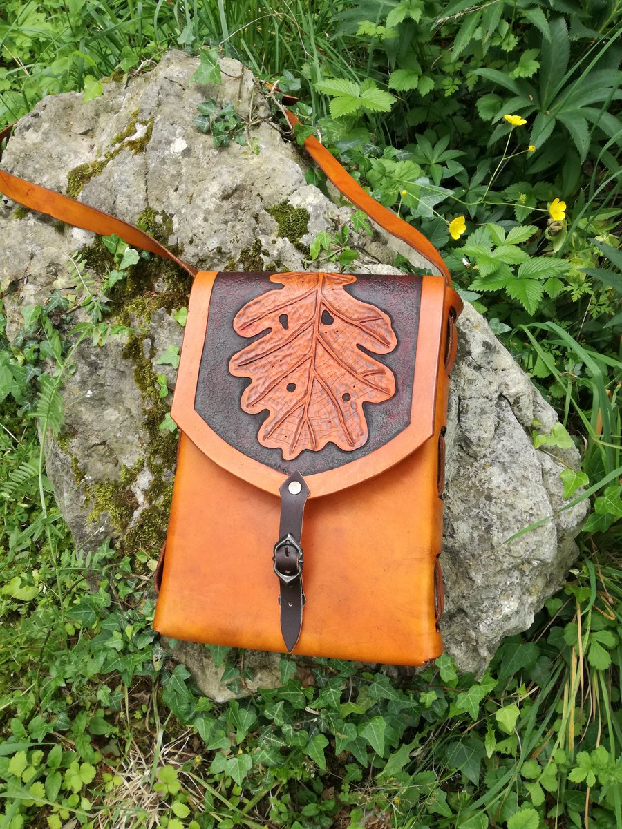 Morgothlab's tweet image. New bag line @Morgothlab 

#leatherworking #larp #bag #leaves #fuckingawesomestuff #leather #leathercraft