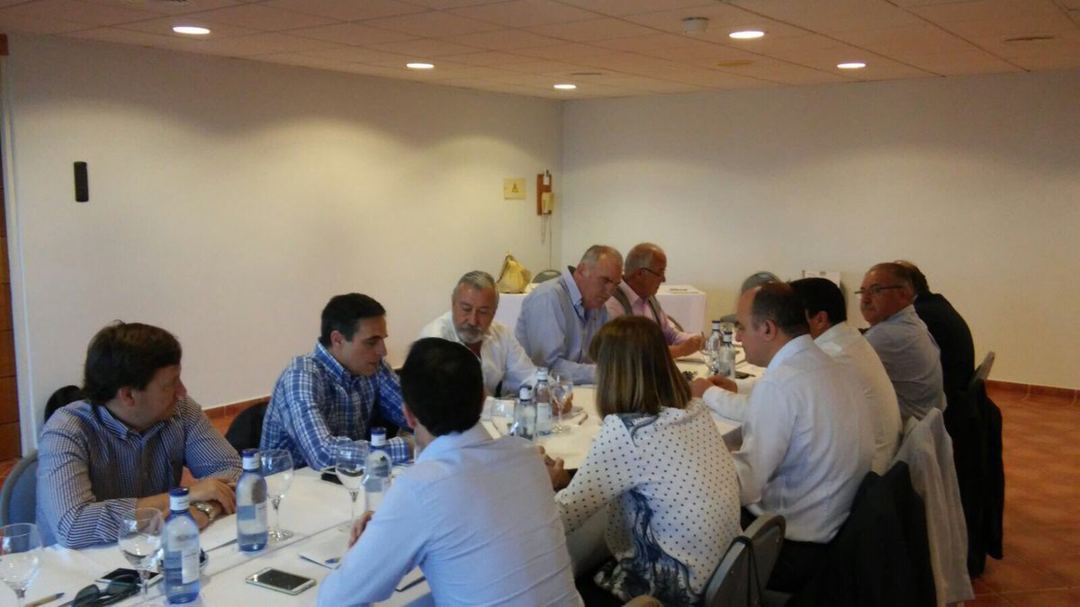 JVMariBoso's tweet photo. Reunidos con Secretario Estado y Direcc. Gral. @fomentogob compartiendo soluciones a problemática vivienda y transporte #Eivissa @PPEivissa https://t.co/tMSZemmevT