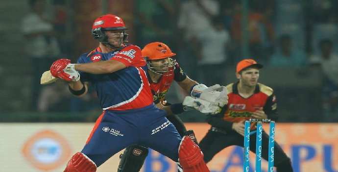 bharatkhabarweb's tweet photo. #IPL खुलासा: IPL सीजन-10 में हुई फिक्सिंग, पैसे लेकर पिच से होती थी छेड़छाड़ #DDvRPS #IPL2017 https://t.co/bWTFr8OSRv https://t.co/XQQVuoWAC6
