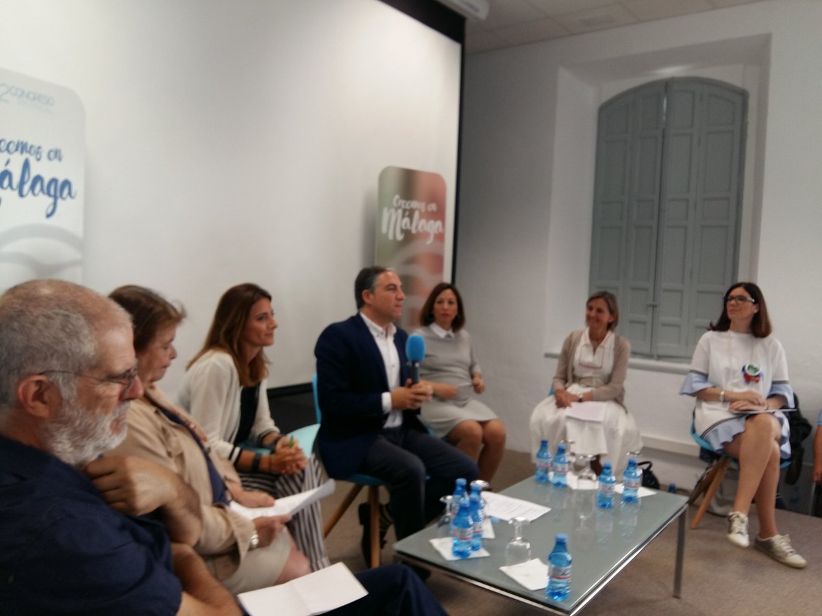 ruthparticipa's tweet photo. Con @eliasbendodo en el acto con colectivos sociales d @PPMalaga para conocer sus necesidades e inquietudes! @latermicamlg se queda pequeña! https://t.co/jxou5jyjZD