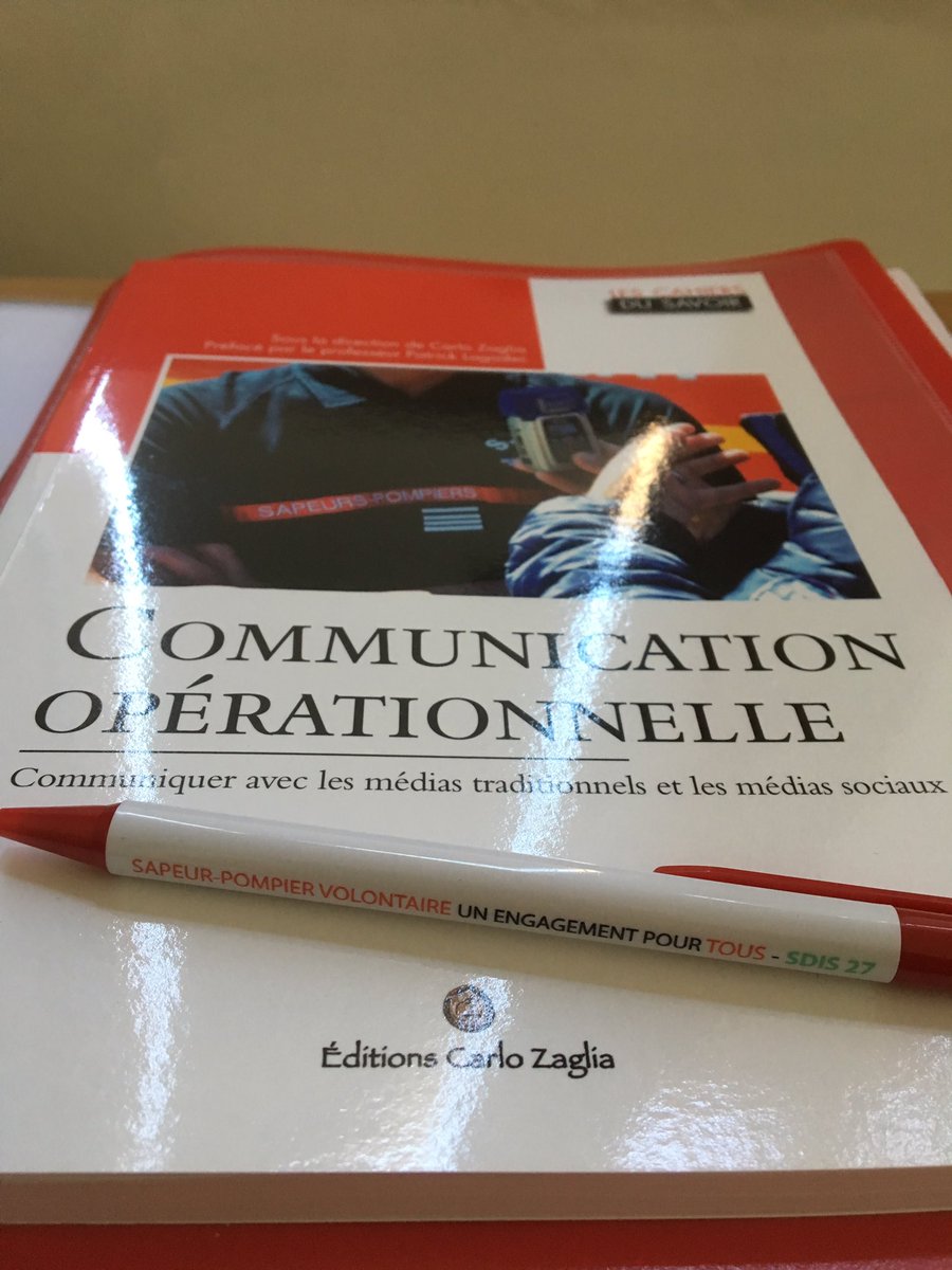 Ludo617's tweet photo. Apres le #RESCOM2017 : lecture et prise de notes !
Merci @CarloZaglia @sebaspaletti et @niconukem 😘 https://t.co/TjyOd6roCt