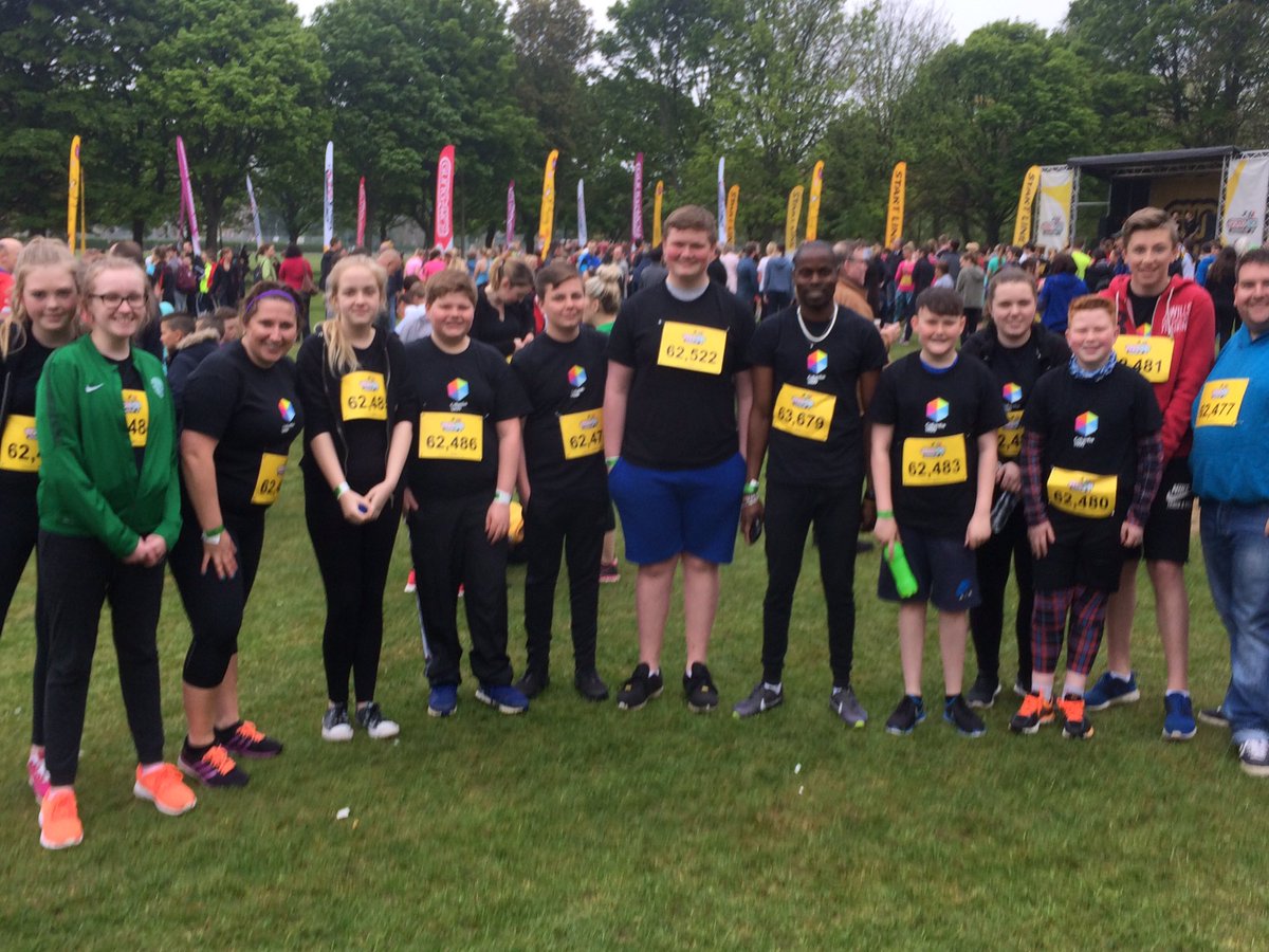 LevenmouthAc's tweet photo. @LevenmouthAc @begungho @Columba1400 group doing the #5k #InflatableFunRun for #FutureFoundations charity #Columba #Meadows #Experiences https://t.co/w0lI67k7uI