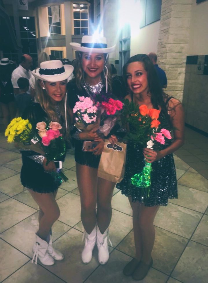 SavyHayek's tweet photo. Spring show with my best friends!!!! 💋❤😘 https://t.co/KnkekPflvQ