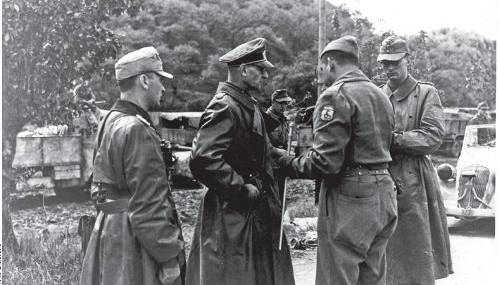 homemdamontanh's tweet photo. O General alemão Otto Fretter rendendo ao General brasileiro Zenóbio. #Brasil #Feb #Pracinhas #2war #2ww https://t.co/3IteMVjMcr