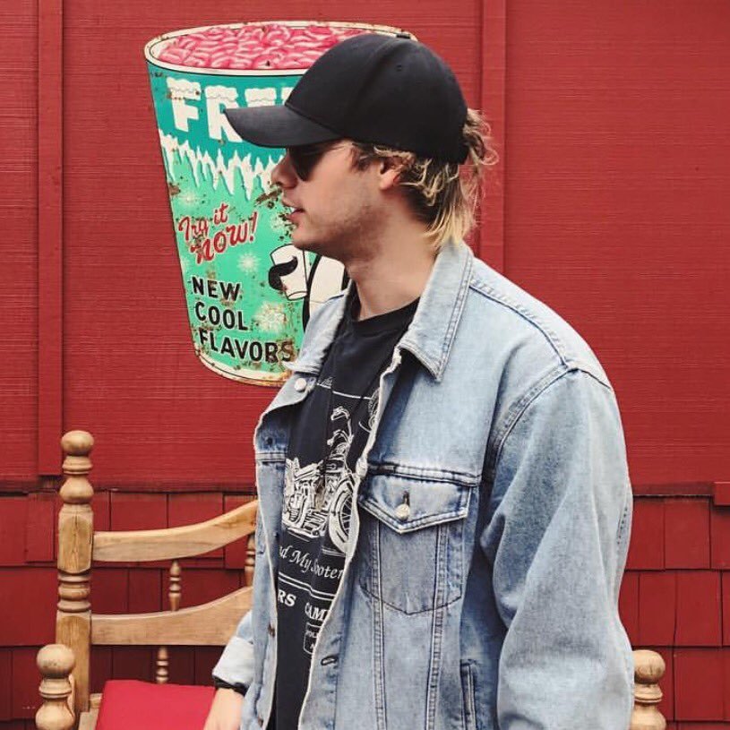 sugarlayout's tweet photo. Michael Clifford Layout 🤖

 • give credits &amp; don't steal 
 • rt if used/saved
 • follow us for more https://t.co/2ZCM1bMS6X