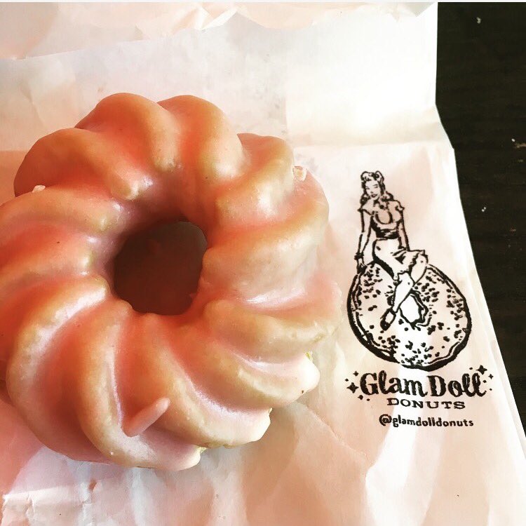 bobsdaughter's tweet photo. Saturday's are for #Donuts. New #HipsterHack is up on @glamdolldonuts. Link in bio! #neminneapolis #mnblogger #minneapolis 🍩🍩🍩 https://t.co/KMrDjmtuFy