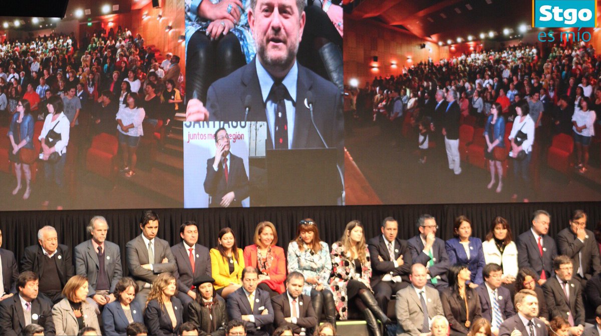 StgoesdeTodos's tweet photo. "La cultura es el alma del pueblo" Intendente @Orrego acerca del Programa @Stgoesmio en   #CtaPublicaRM 2017 🎭🎨🤹🏼‍♂️🎵 https://t.co/NaU77RMOfe