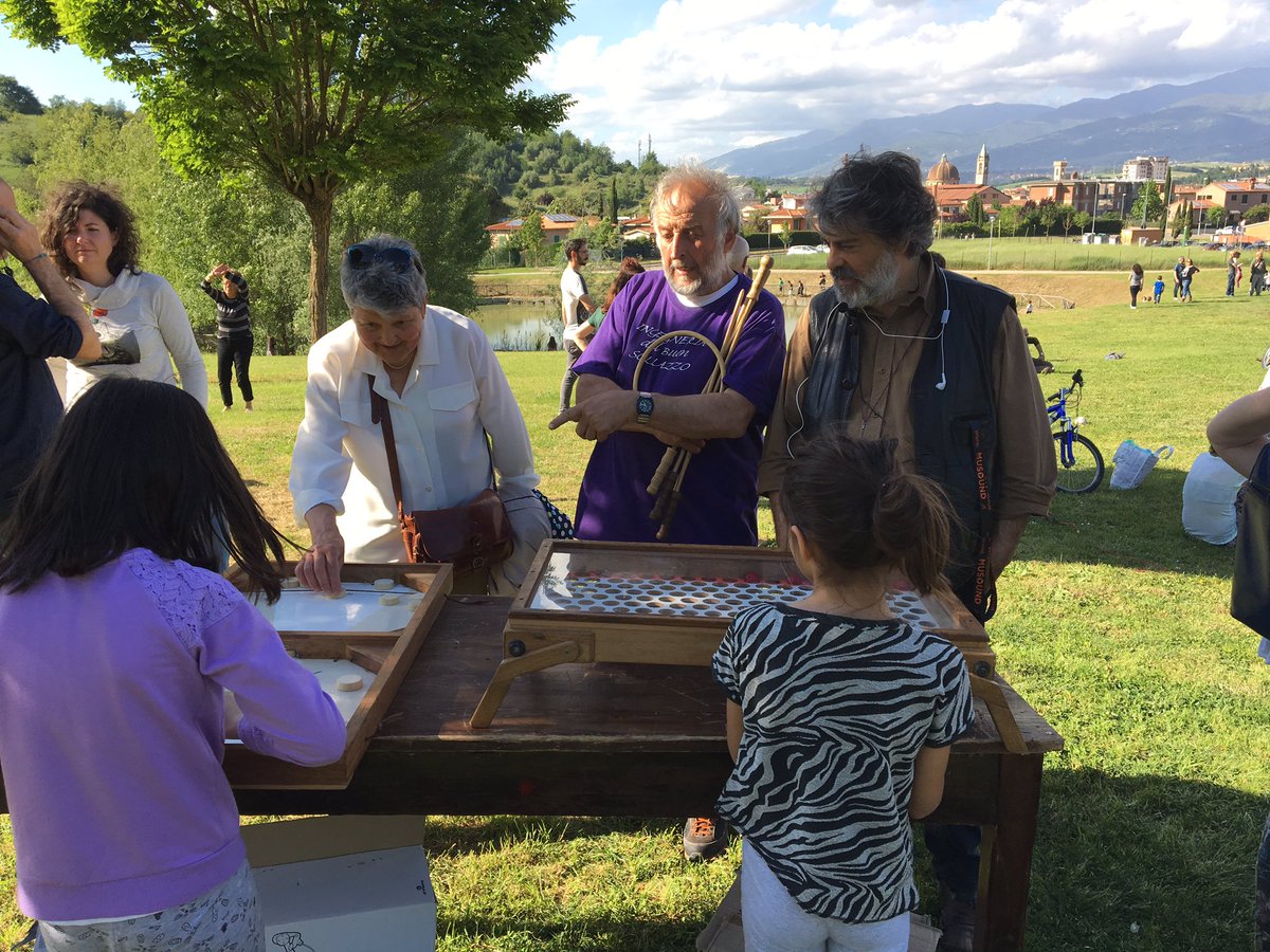 sgv2050's tweet photo. Parco #PeppinoImpastato: inizia l'esplorazione partecipata con sistema #whisperradio, insieme a @carloi.
#sgvcantierecivico #urbanexperience https://t.co/j8HiuALyOg