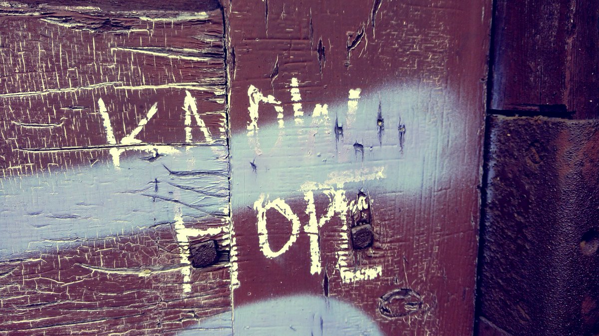 MarandaDearest's tweet image. {cn: suicide} On this date three years ago, I was in a suicide coma. Strange lilac seasons. Graffiti: BE MORE. KNOW HOPE. #BPD #citymagic