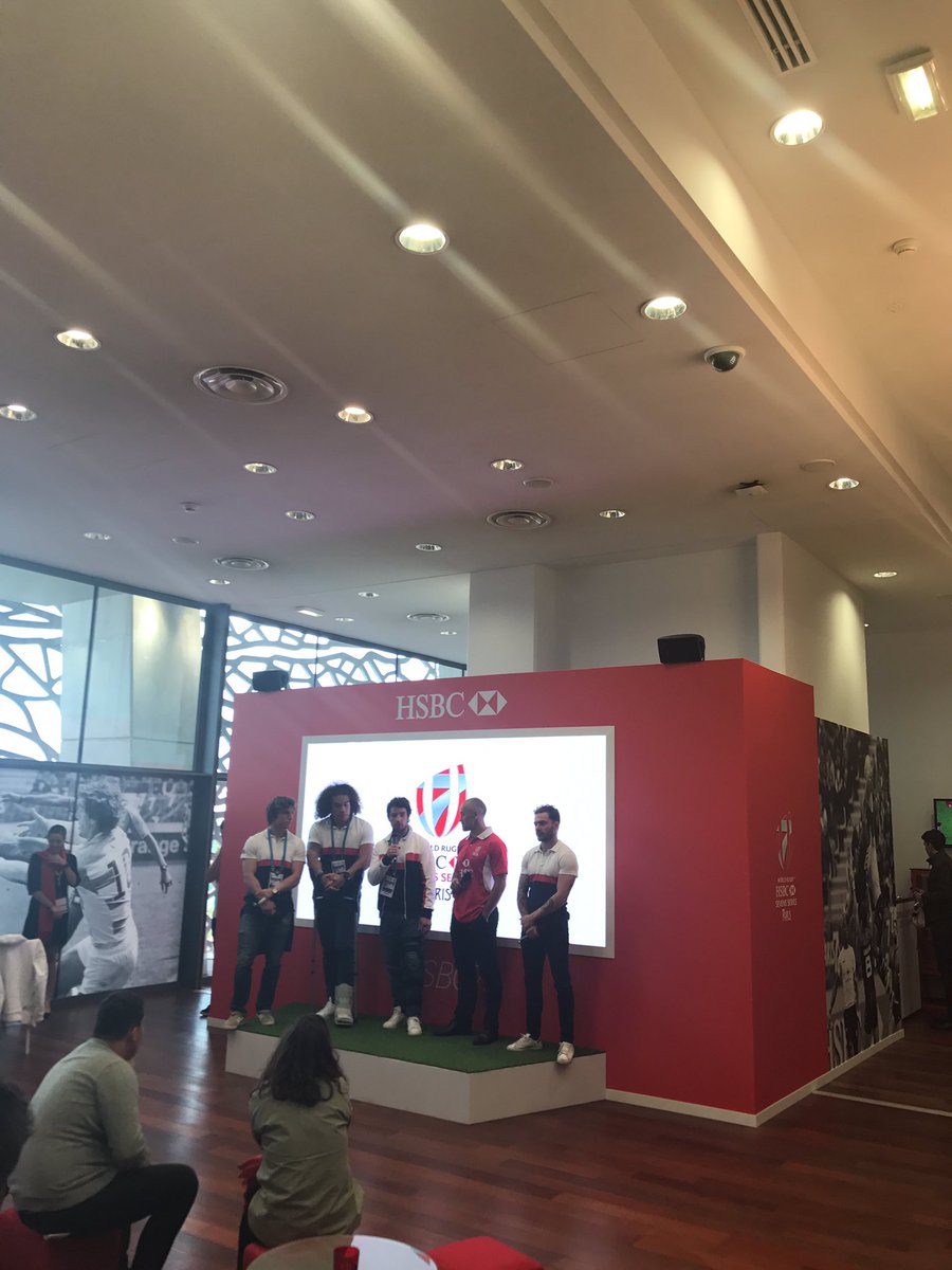 rdvsportif's tweet photo. Débrief de la journée avec les Bleus #paris7s @HSBC_FR @HSBC_Sport https://t.co/1hz9r03FTa