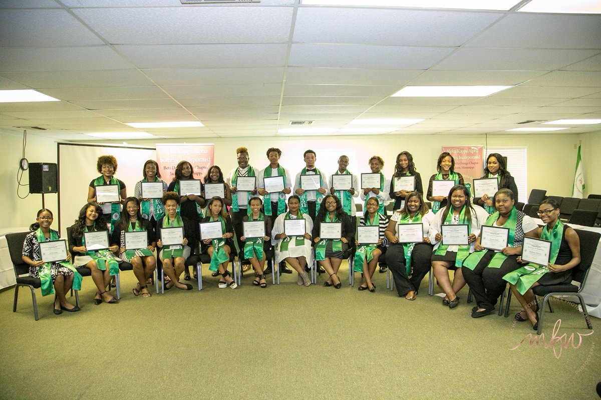 BDOAKA's tweet photo. Metro Jackson Area students completed our 3rd cycle of the ASCEND program! 📸:MFW Photography! 🎓💞💚#AKA1908 #BetaDeltaOmega #ASCEND https://t.co/zR3U5Gdnpj