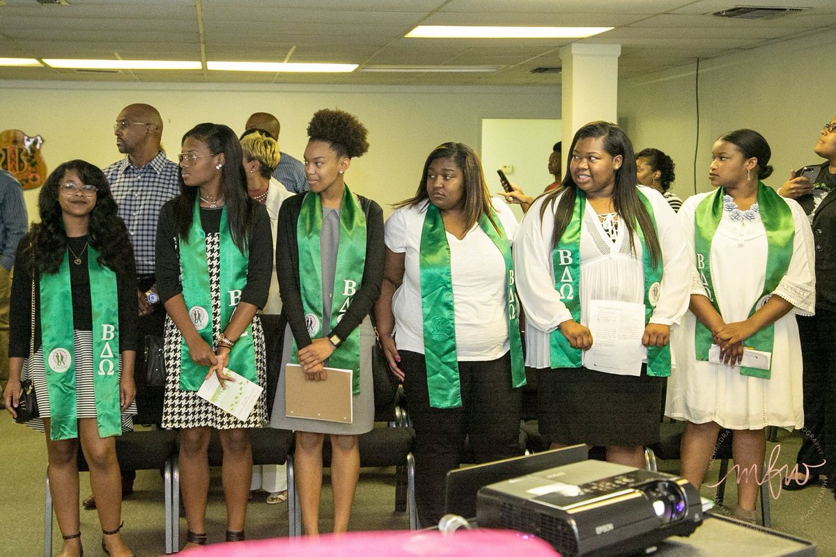 BDOAKA's tweet photo. Metro Jackson Area students completed our 3rd cycle of the ASCEND program! 📸:MFW Photography! 🎓💞💚#AKA1908 #BetaDeltaOmega #ASCEND https://t.co/kWkeE5bEU3