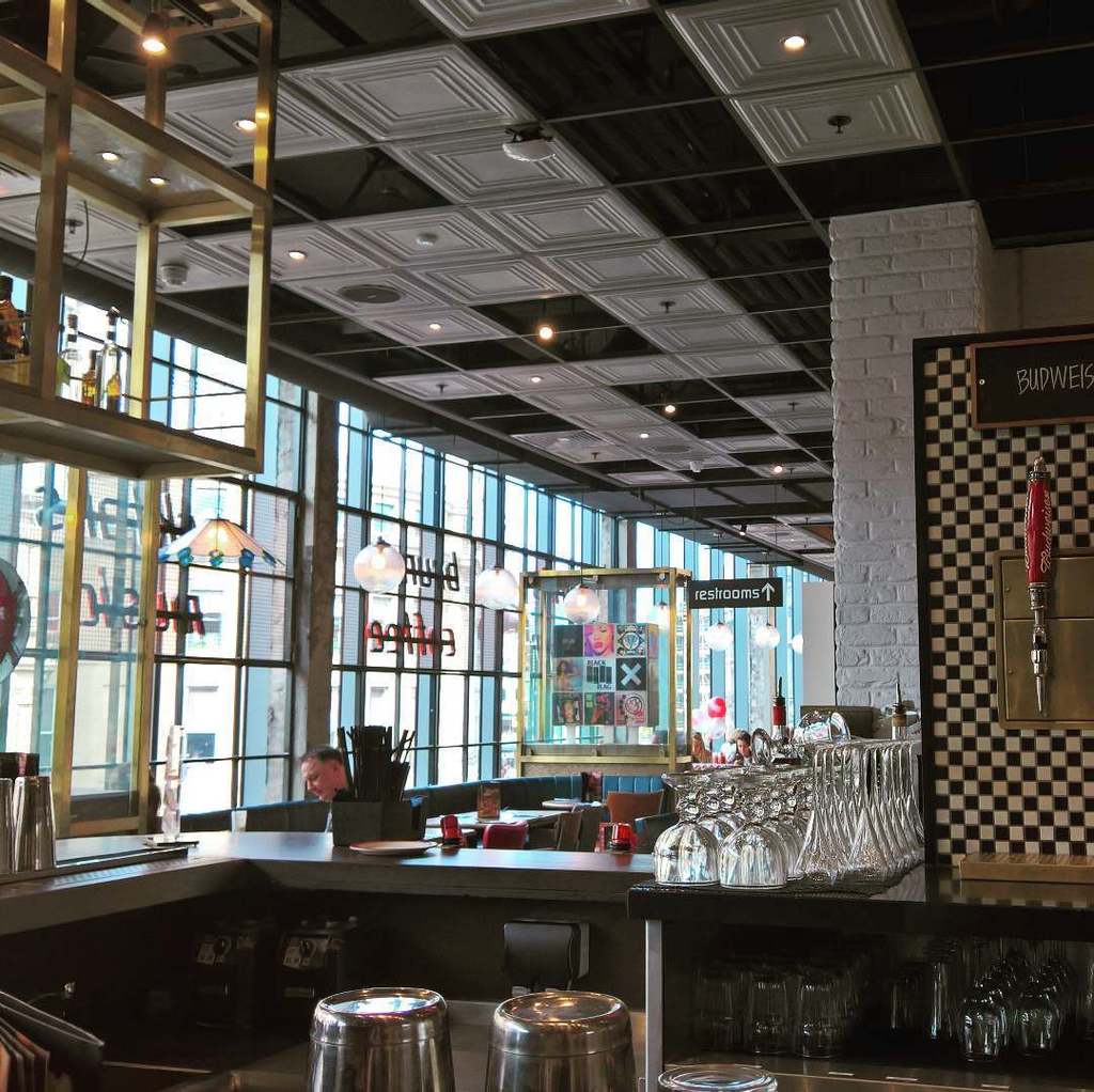 GivingOrigin's tweet image. If you appreciate #geometry, the new TGI Fridays in @eldonsquare is the place to be. #brandinthebuilding #interior… instagram.com/p/BUCcXRBhTJx/