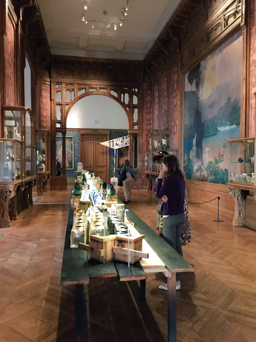 v_lorelle's tweet photo. J-2 pour entrer librement dans la galerie 19éme #ArtsDécoratifs et admirer les vases en verre #Meisenthal par #FrançoisAzambourg #DDays2017 https://t.co/fuJVm0tyRF