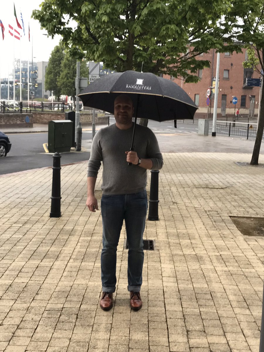 jfjbarrister's tweet photo. Singing in the rain... With a @Wilberforce_Bar umbrella of course 👌👌 #teamwilberforce #alwayssunnyinhull https://t.co/yUFexUWzWy