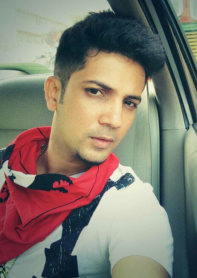 Priyal_krusher's tweet photo. KILLER LOOKSSS! @MUDASSARKHAN1 😍 yayaa #MKLover♥ https://t.co/gMJqn7hHfU