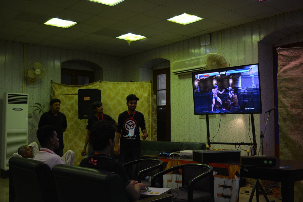 PUCIT_ACM's tweet photo. The SoftExpo'17 GameCon is literally lit. From the ruthless games of Tekken Tag to the mind numbing thrill of Fifa. #SoftExpo17 #PASC #live https://t.co/59L8CLizQm