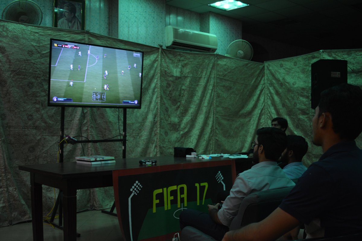 PUCIT_ACM's tweet photo. The SoftExpo'17 GameCon is literally lit. From the ruthless games of Tekken Tag to the mind numbing thrill of Fifa. #SoftExpo17 #PASC #live https://t.co/59L8CLizQm