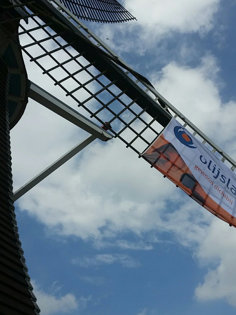 Vrijwilligerswerk met RC Meppel, schilderwerk molen "de vlijt". Met dank aan <a href="/OlijslagerVerf/">Olijslager Verf BV</a>