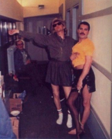 Sra_Funster's tweet photo. Happy Saturday friends :3 #RogerTaylor #FreddieMercury #JohnDeacon #BrianMay 
@QueenFacts1991  @OIQFC @Deacon_fans https://t.co/Tj2HNrFC82