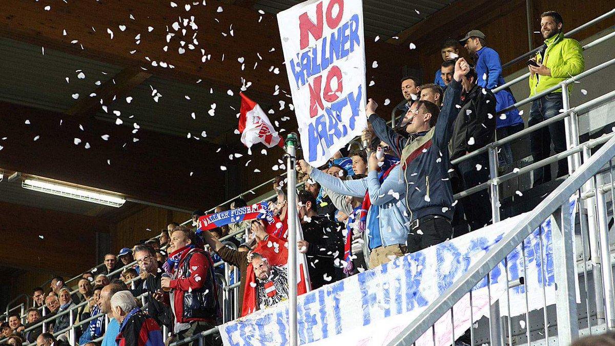 WallnerFanklub's tweet photo. Heute vor einem Jahr haben wir die beste Choreografie in der @OEFBL-Geschichte hingelegt.

#Memories #WirfürRoman https://t.co/Bnyi4KA9LJ