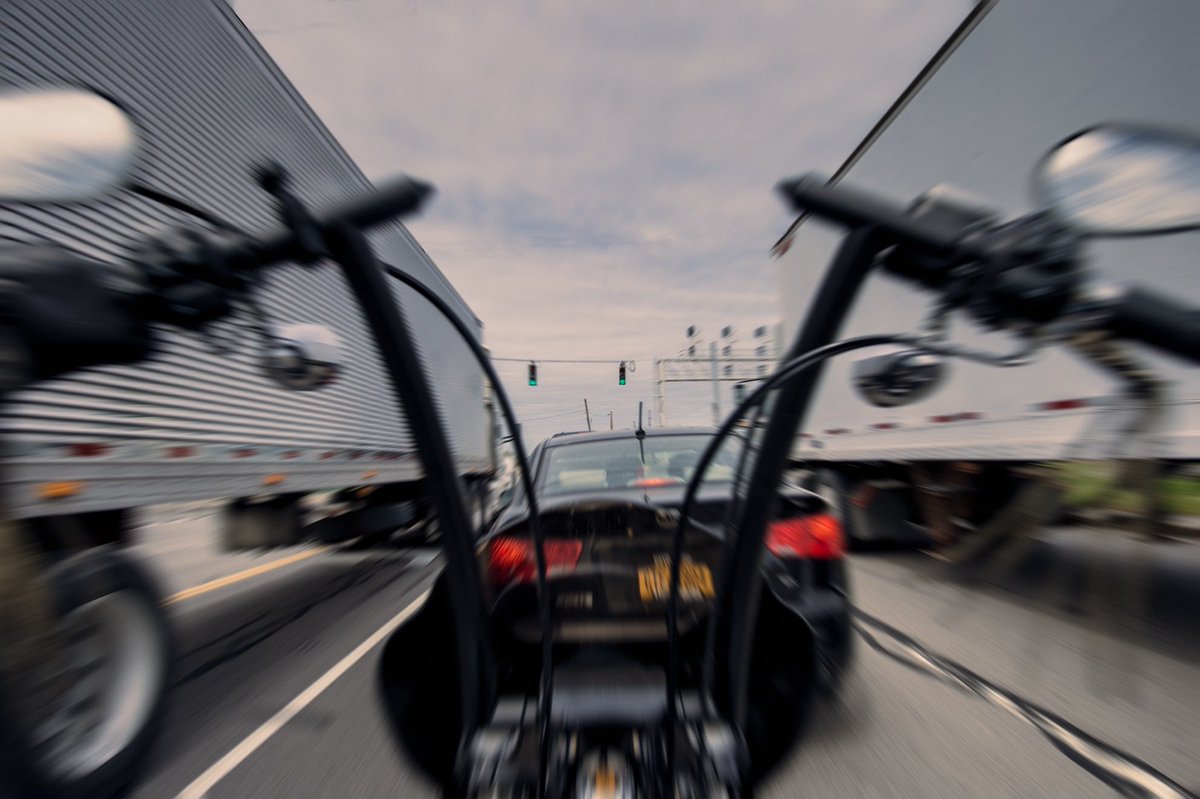 HardTales's tweet photo. The morning commute. #lifebehindbars #apehanging https://t.co/5I5B5o5ZXh