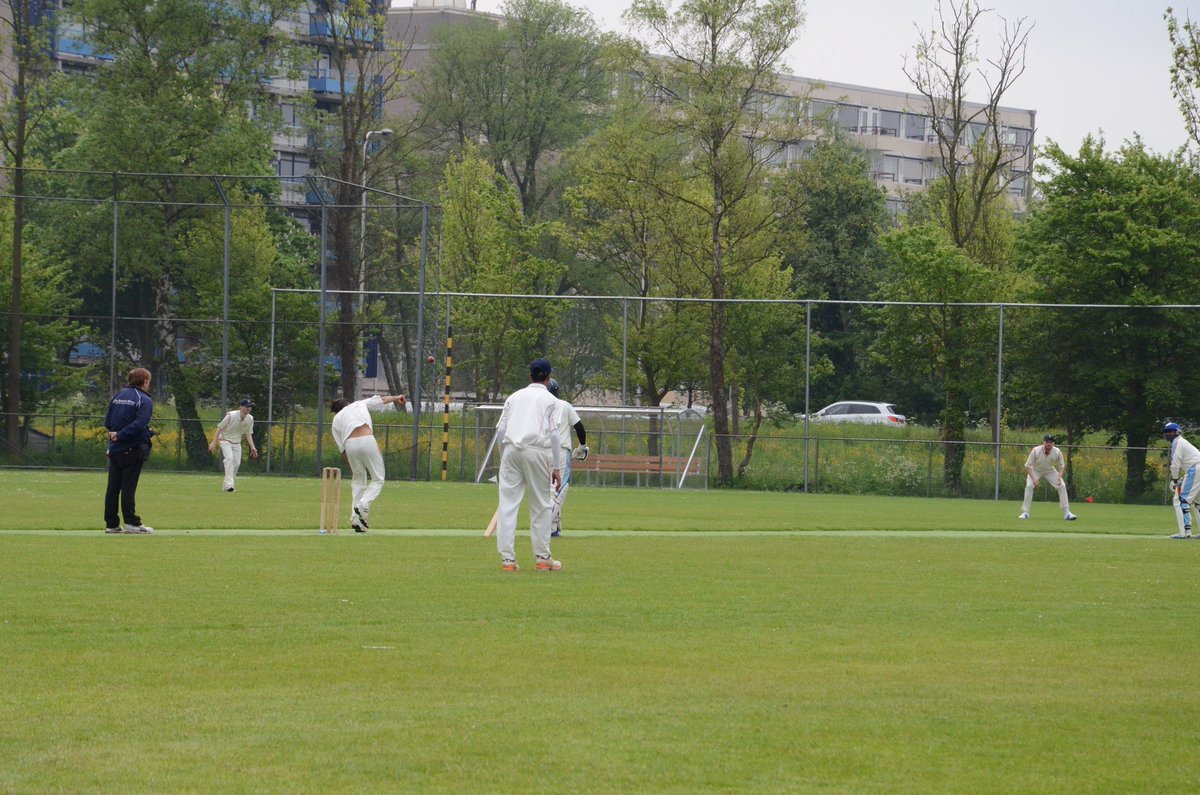 Opening veld Rood en Wit. @NVSRO <a href="/THB1914/">The Haarlem Boys THB</a> <a href="/gemeentehaarlem/">Gemeente Haarlem</a> <a href="/WeltenMichael/">Spegetio</a> @MerijnSnoek @erikvmuiswinkel <a href="/HaarlemRaad/">Haarlem Raad</a> <a href="/CrickNL/">Cricket Nederland</a> <a href="/marjonvv/">marjon van vilsteren</a>